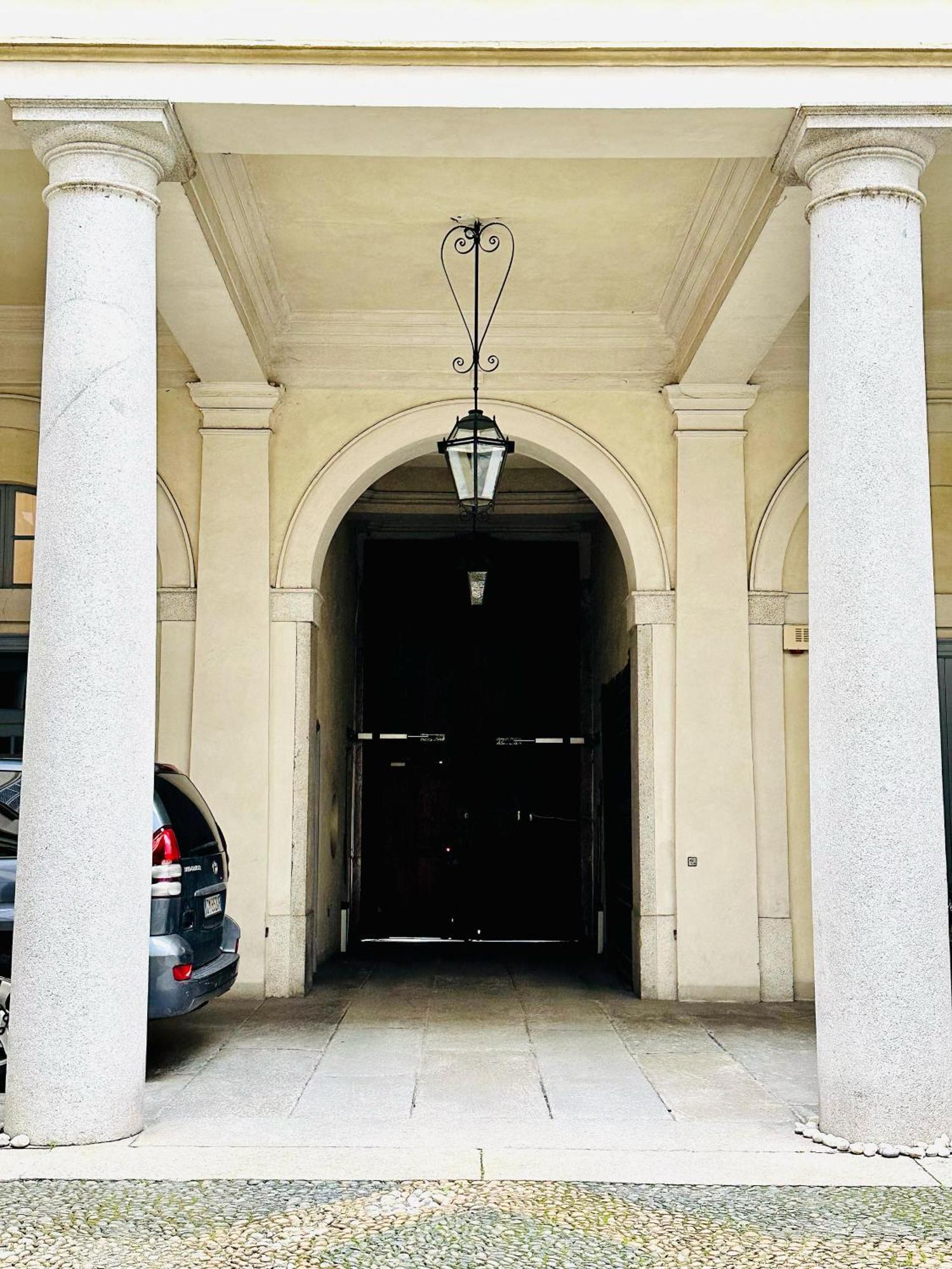 Nerino House, Elegante E Tranquillo Appartamento A 5 Minuti Dal Duomo Milan Extérieur photo