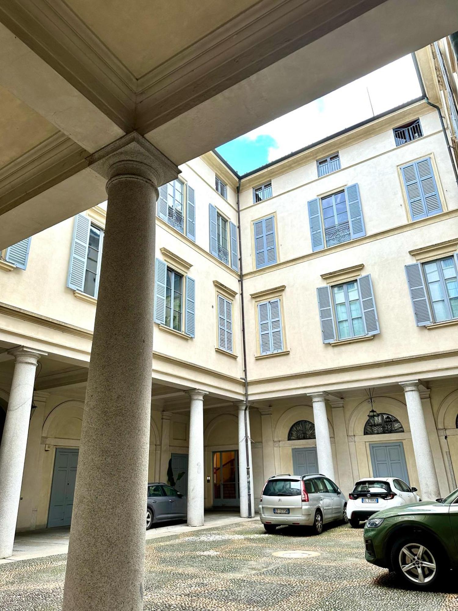 Nerino House, Elegante E Tranquillo Appartamento A 5 Minuti Dal Duomo Milan Extérieur photo